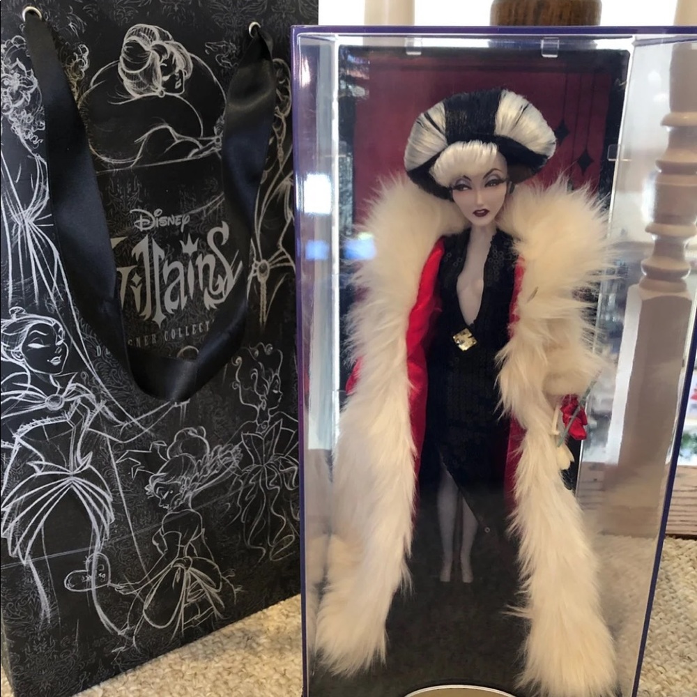 Disney Cruella de vil Doll Collectible